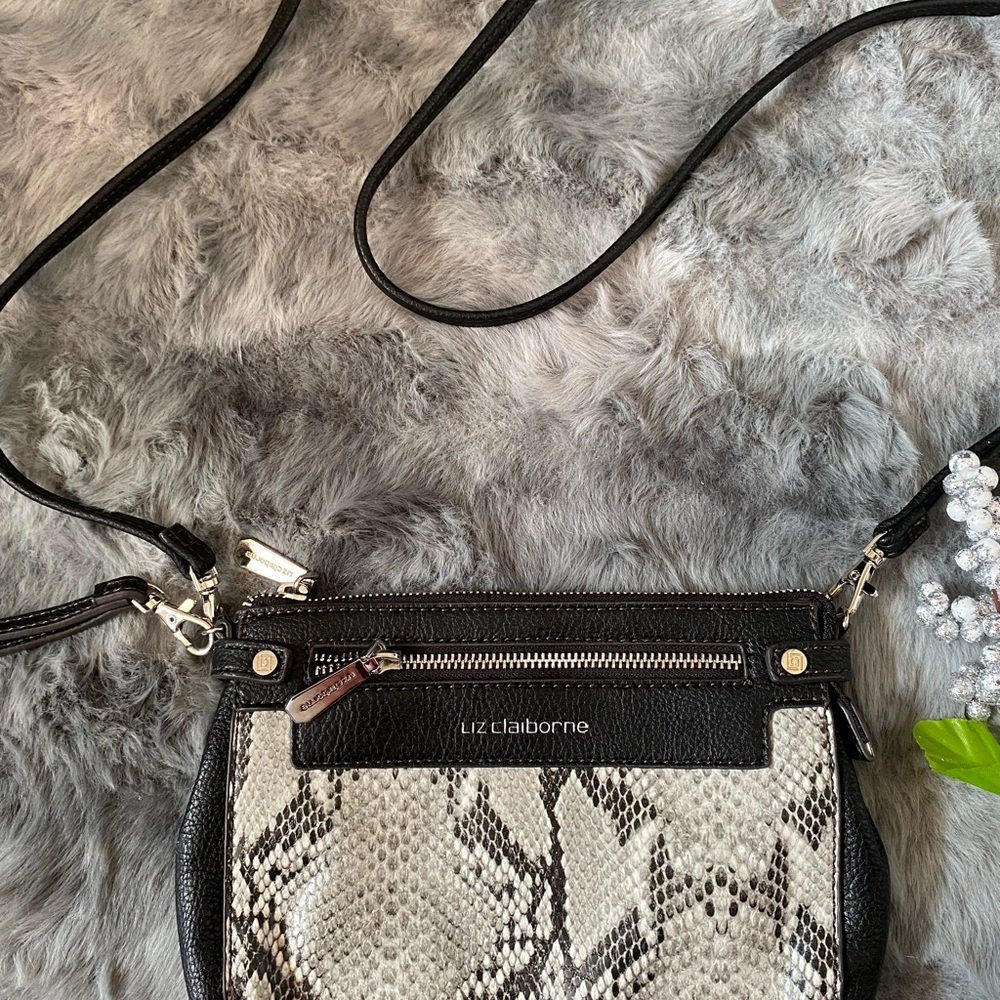 Liz Claiborne Black and Cream Crossbody  NWOT - Picture 2 of 6